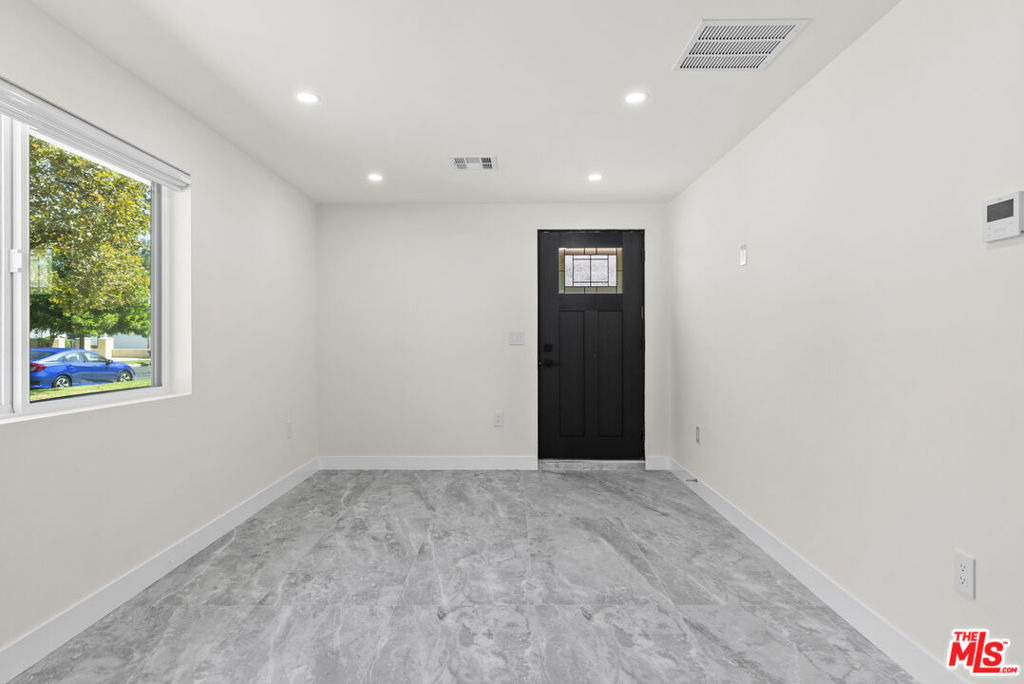 16042 Knapp Street - Photo 5