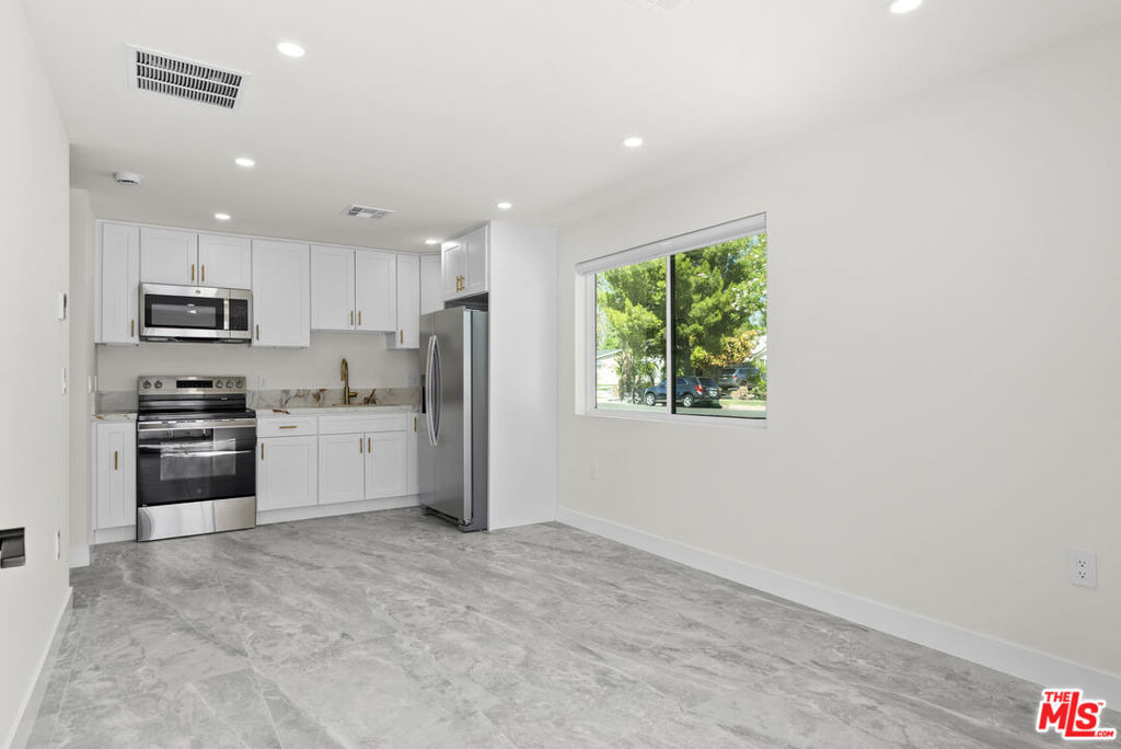16042 Knapp Street - Photo 6