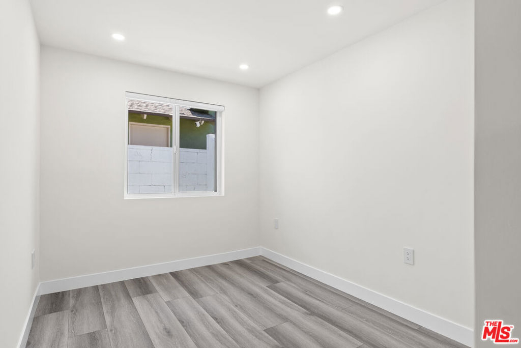 16042 Knapp Street - Photo 9