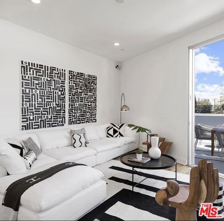 616 N Croft Avenue - Photo 1