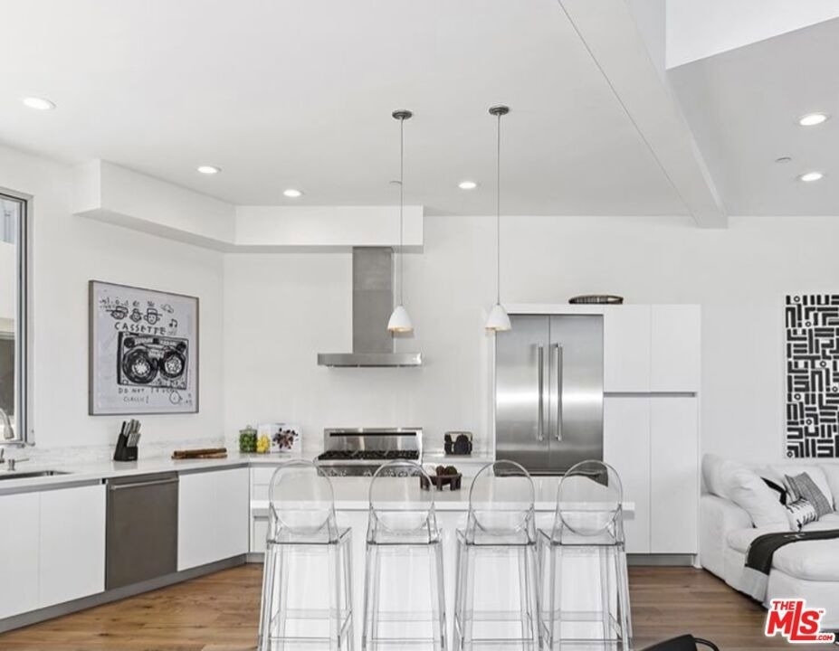 616 N Croft Avenue - Photo 2