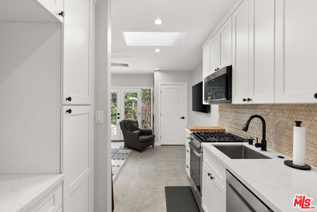 8102 Stewart Avenue - Photo 2