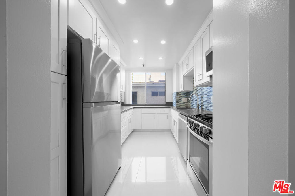 1601 N Fuller Avenue - Photo 19
