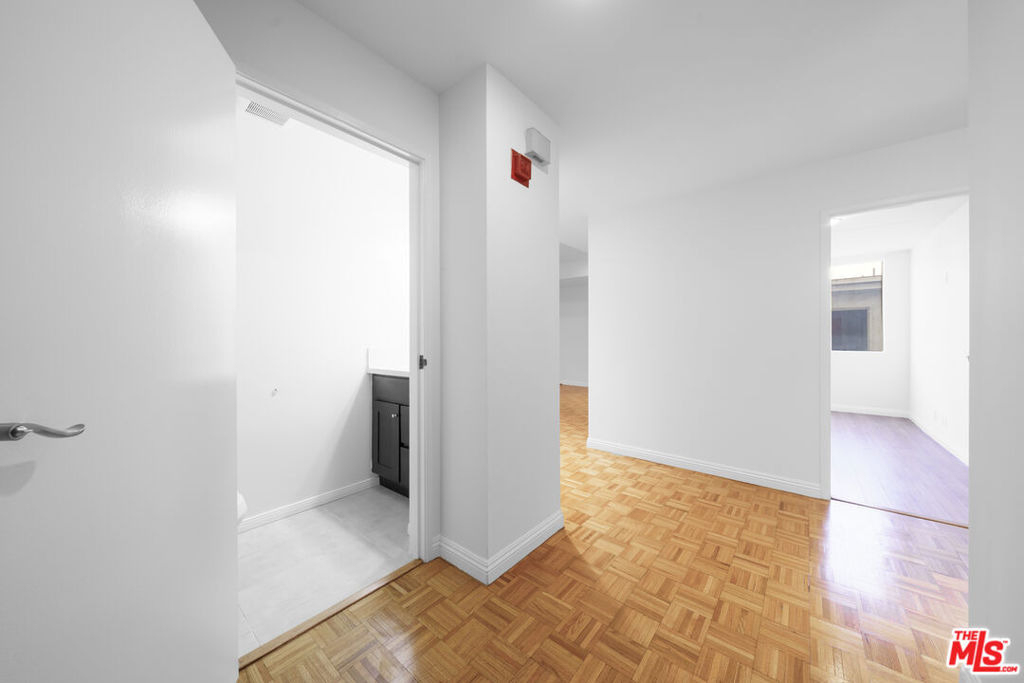 1601 N Fuller Avenue - Photo 5