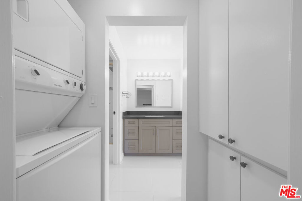 1601 N Fuller Avenue - Photo 9
