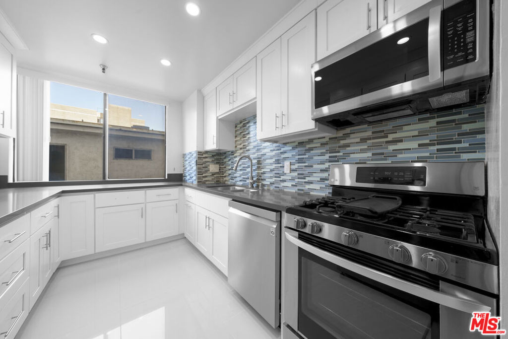 1601 N Fuller Avenue - Photo 20