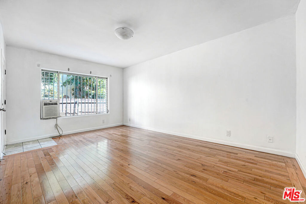 1427 N Martel Avenue - Photo 8