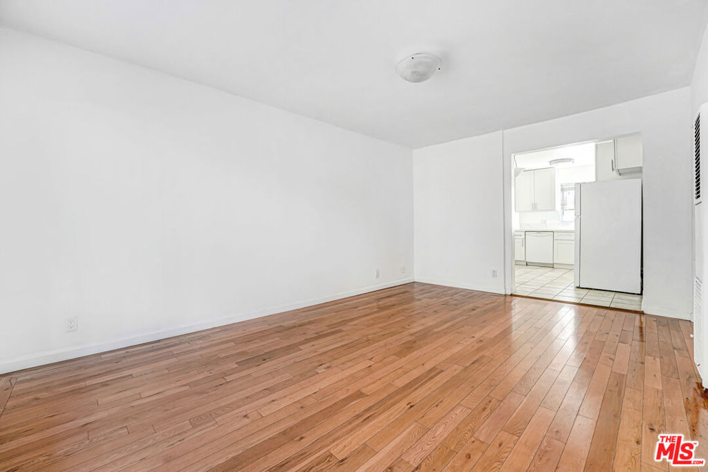 1427 N Martel Avenue - Photo 2