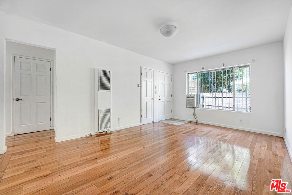 1427 N Martel Avenue - Photo 1