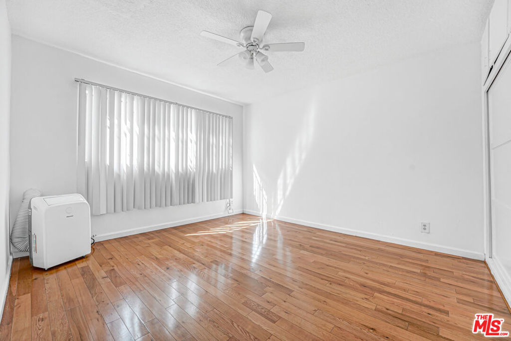 1427 N Martel Avenue - Photo 9