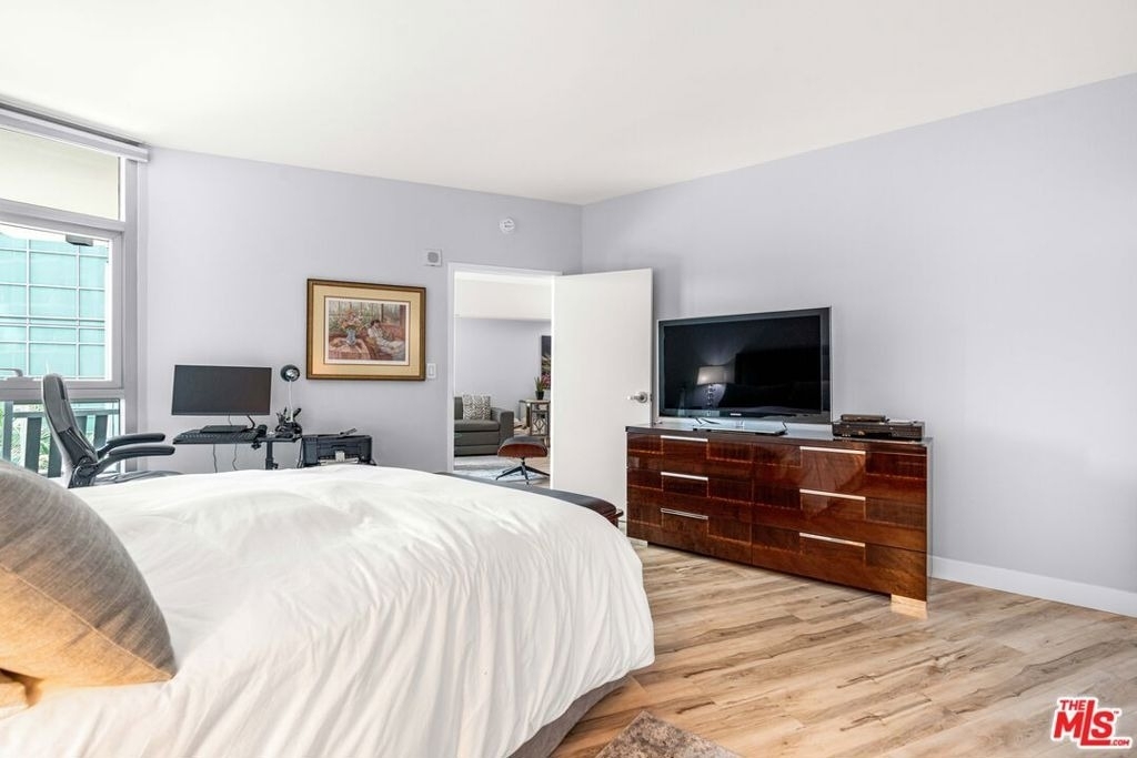13700 Marina Pointe Drive - Photo 8