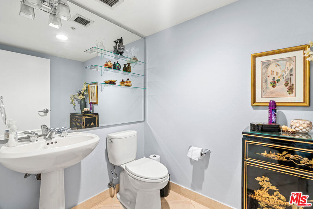 13700 Marina Pointe Drive - Photo 14