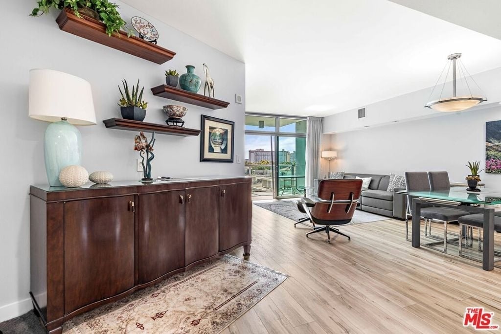 13700 Marina Pointe Drive - Photo 2
