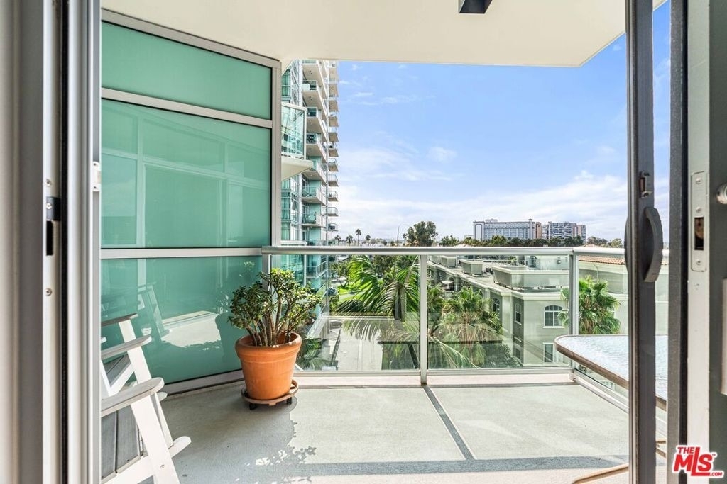 13700 Marina Pointe Drive - Photo 12