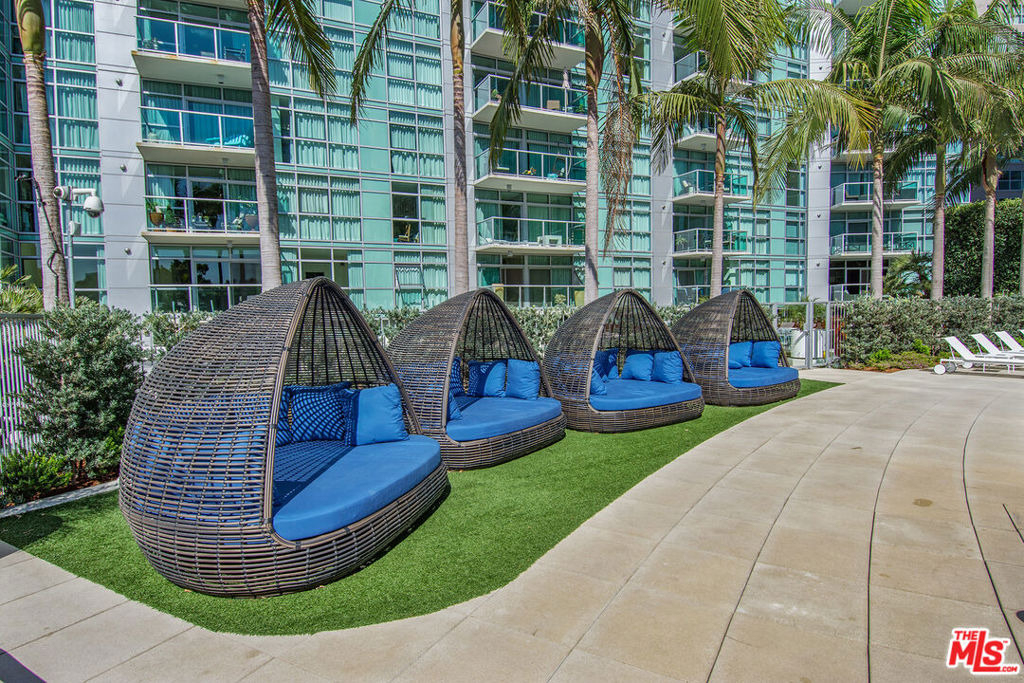 13700 Marina Pointe Drive - Photo 29