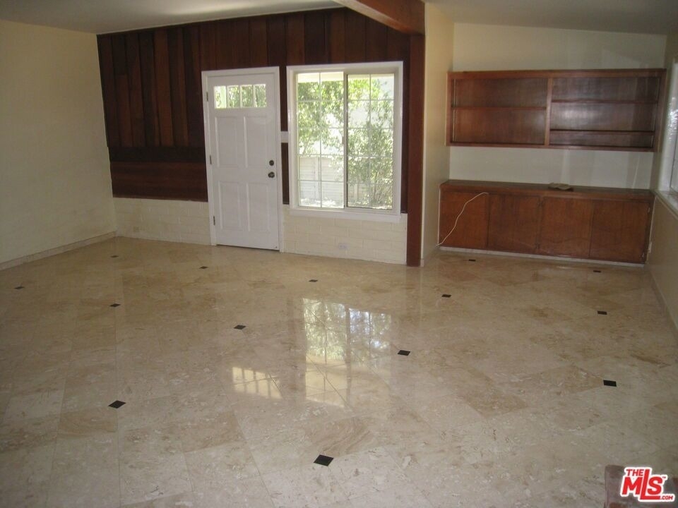 9814 Baden Avenue - Photo 12