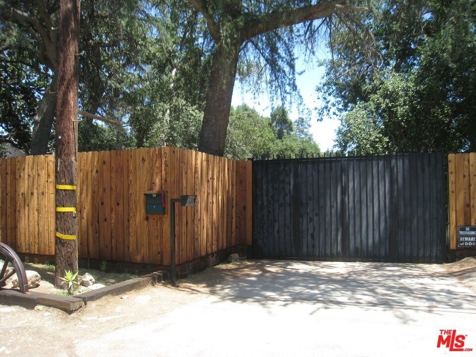 9814 Baden Avenue - Photo 10