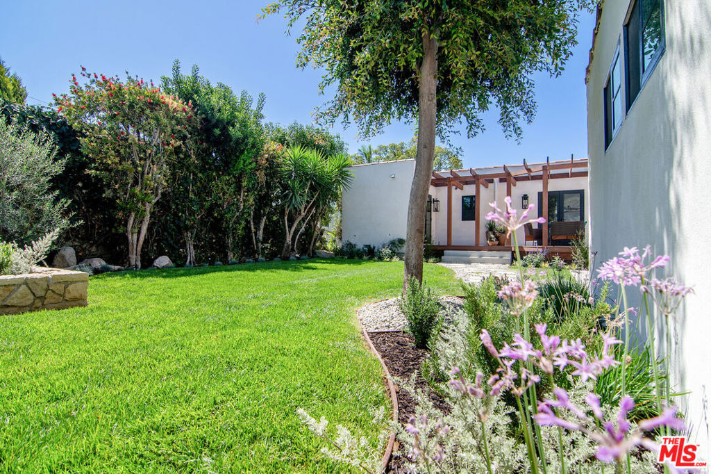 6417 Lindenhurst Avenue - Photo 42