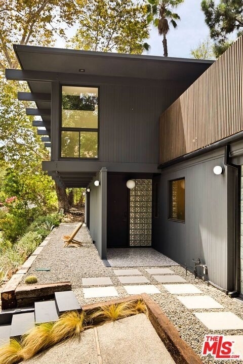5649 Valley Oak Drive - Photo 2