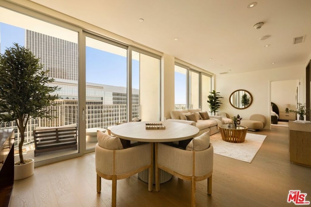 2025 Avenue Of The Stars - Photo 2
