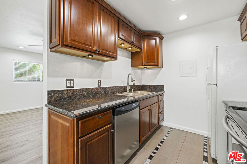 10757 Hortense Street - Photo 6