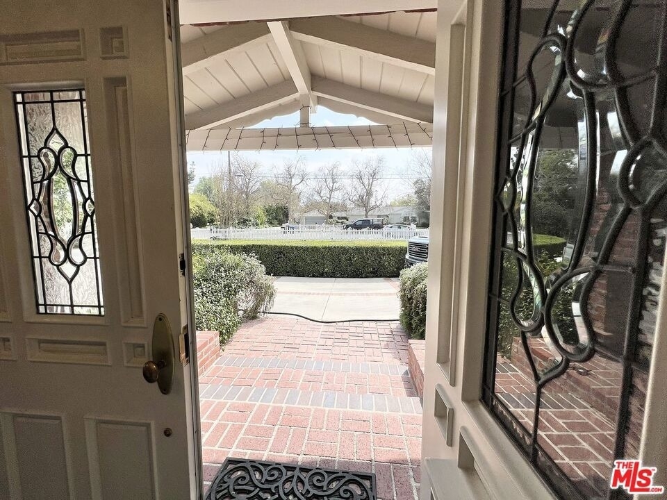 22839 Oxnard Street - Photo 8
