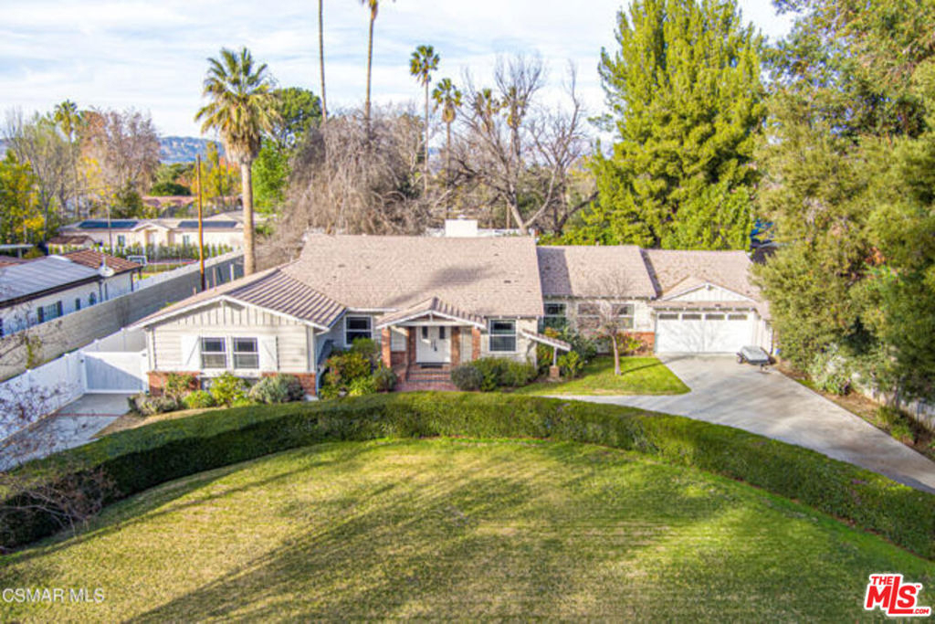 22839 Oxnard Street - Photo 0