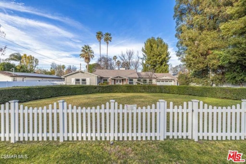 22839 Oxnard Street - Photo 2