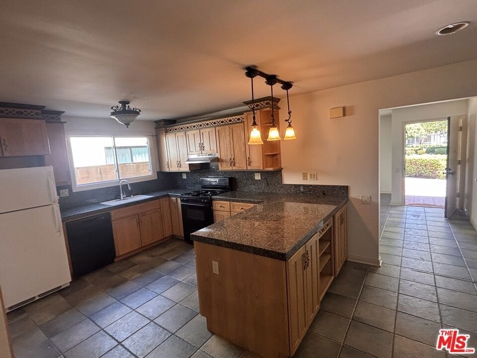 6667 Lederer Avenue - Photo 3