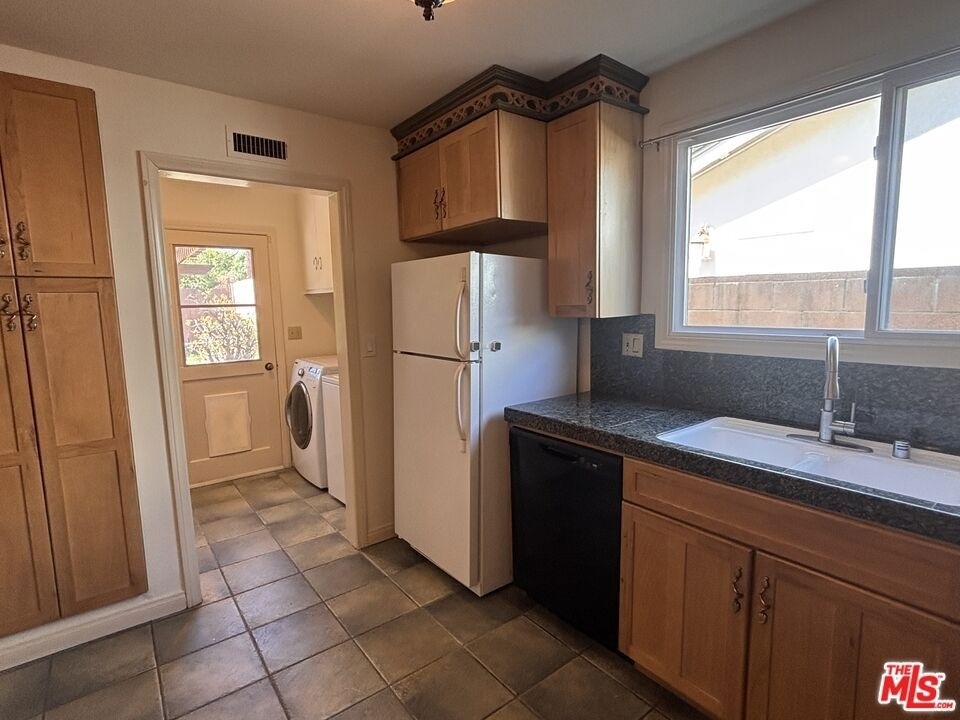 6667 Lederer Avenue - Photo 4