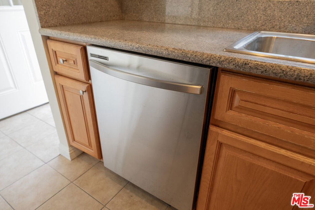 361 W Wilson Avenue - Photo 6