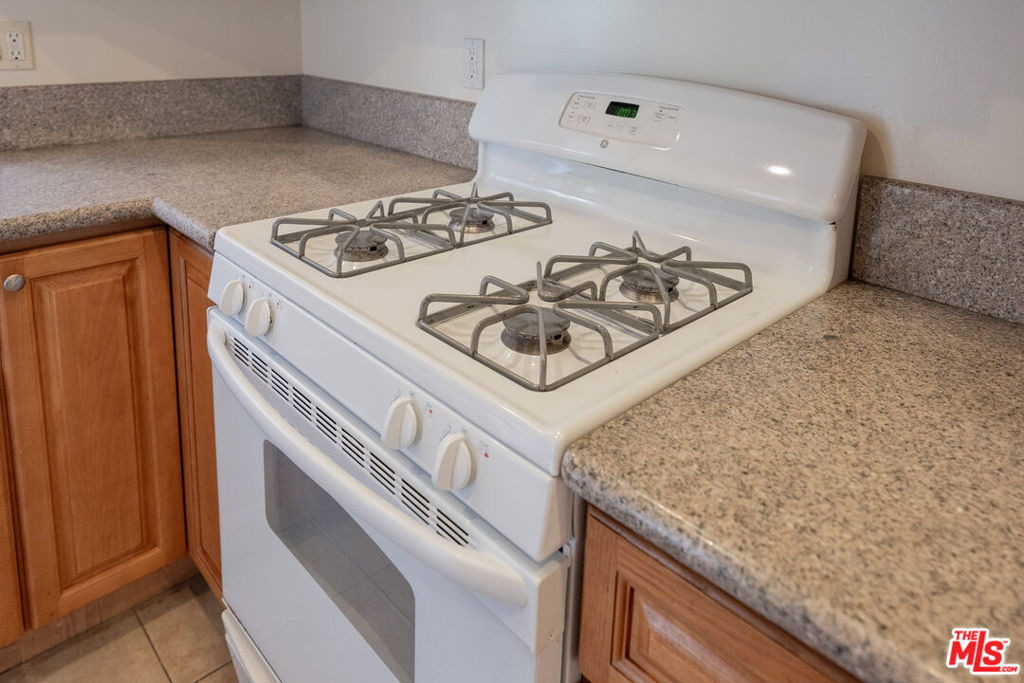 361 W Wilson Avenue - Photo 4