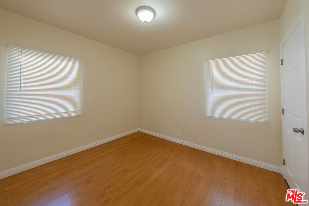 361 W Wilson Avenue - Photo 13