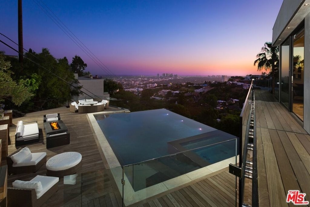 8780 Hollywood Boulevard - Photo 1