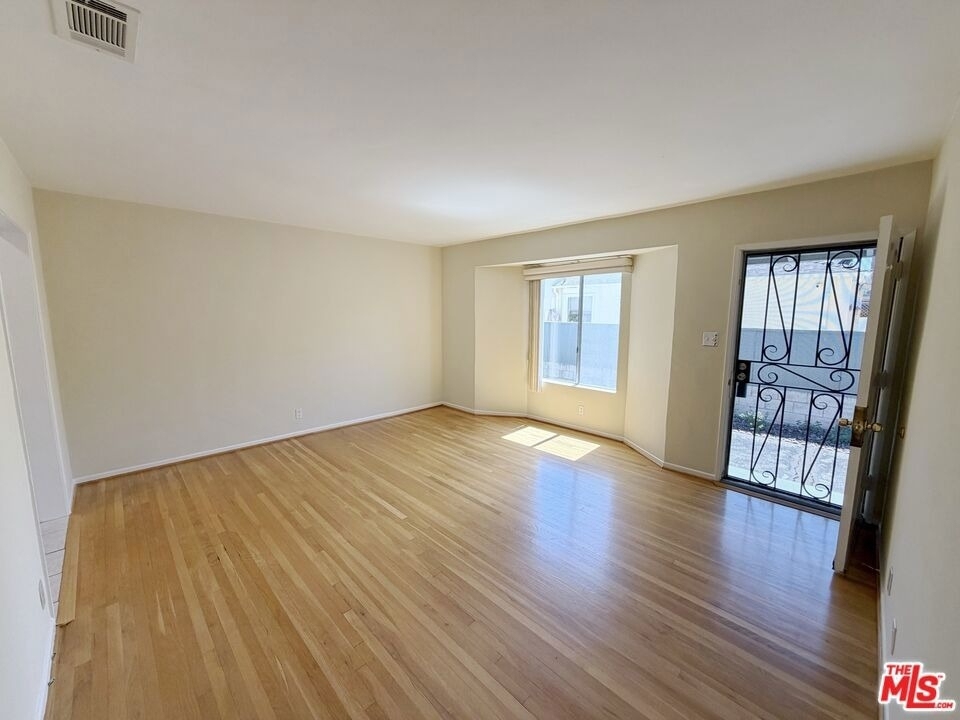 5431 Cartwright Avenue - Photo 5