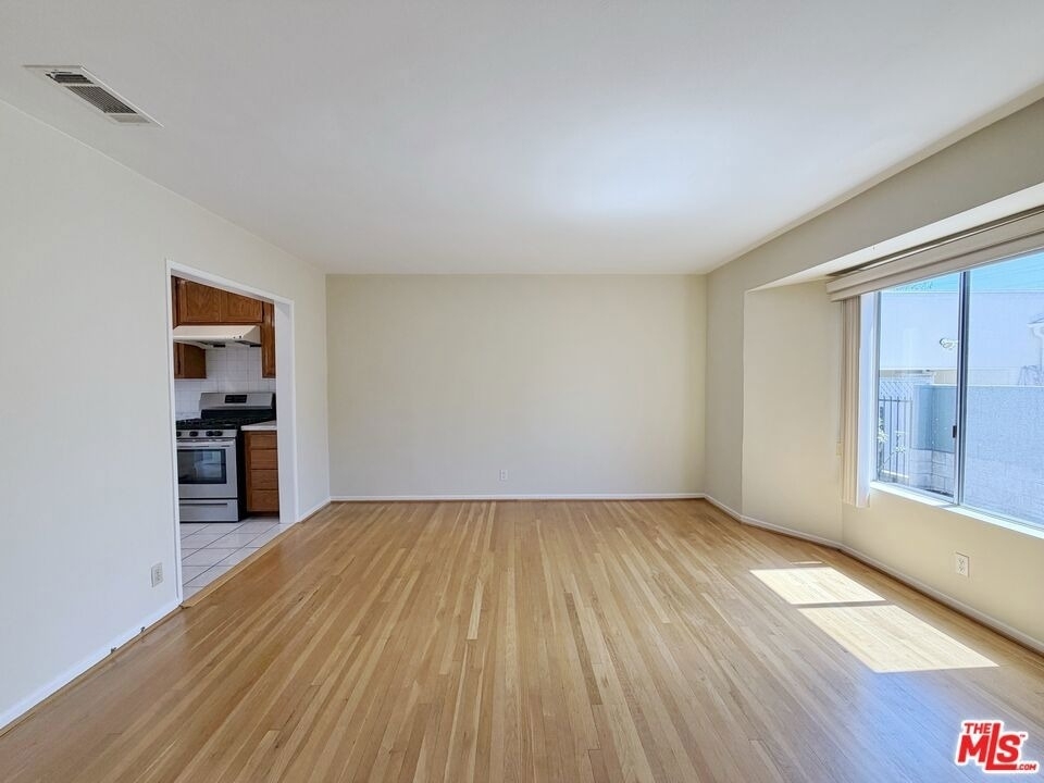 5431 Cartwright Avenue - Photo 4