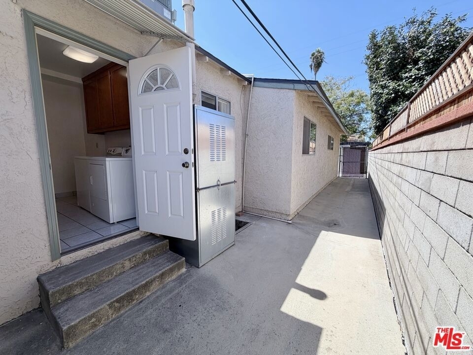 5431 Cartwright Avenue - Photo 10