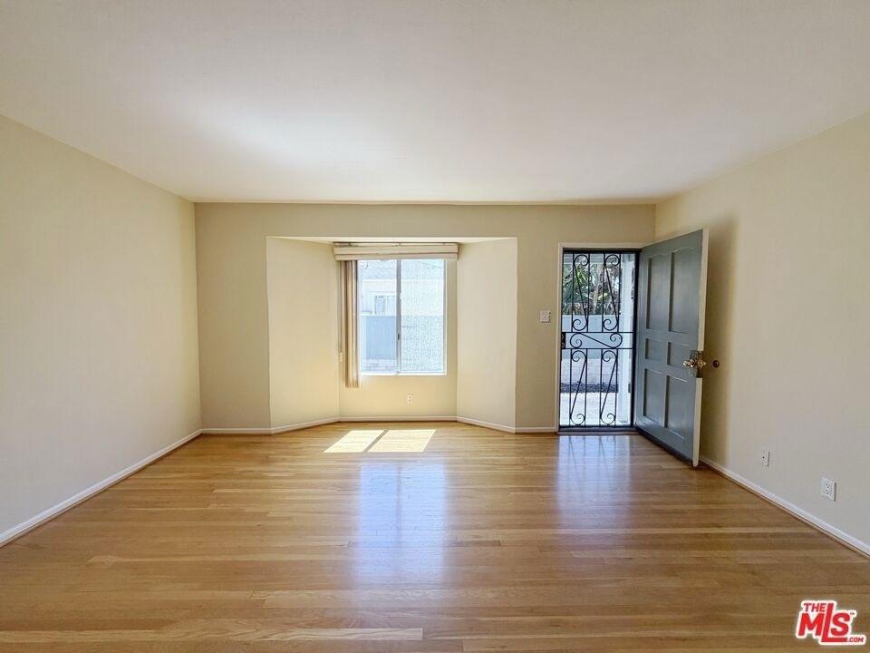 5431 Cartwright Avenue - Photo 3