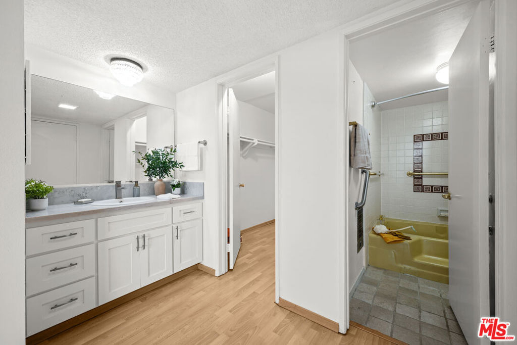 10535 Wilshire Boulevard - Photo 22