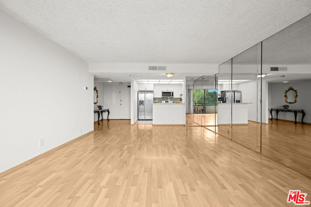 10535 Wilshire Boulevard - Photo 11