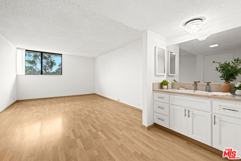 10535 Wilshire Boulevard - Photo 21