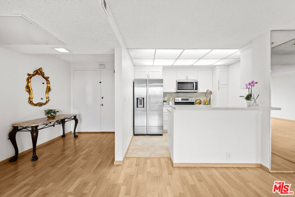 10535 Wilshire Boulevard - Photo 8
