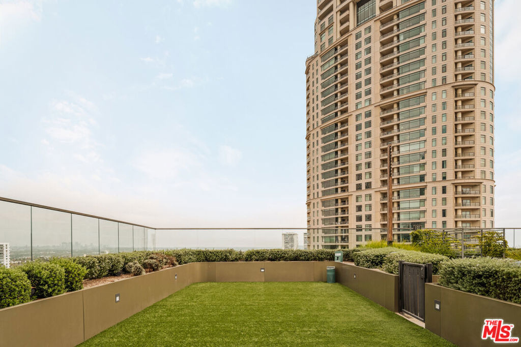 2025 Avenue Of The Stars - Photo 15