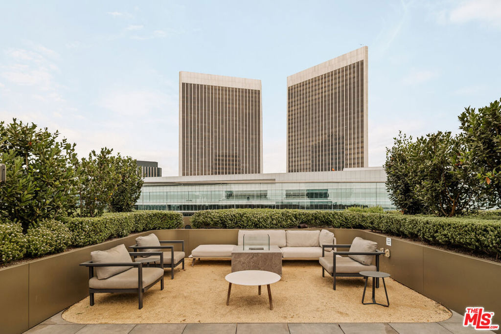 2025 Avenue Of The Stars - Photo 13