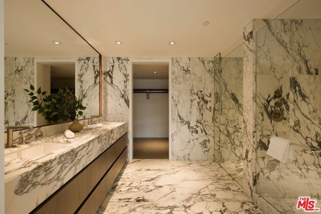2025 Avenue Of The Stars - Photo 8