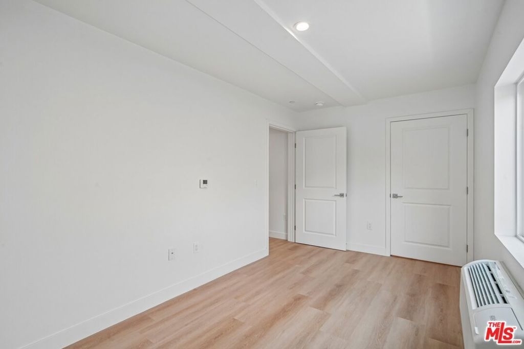 3221 W 71st Street - Photo 9