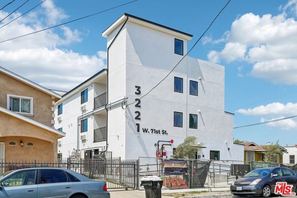 3221 W 71st Street - Photo 1
