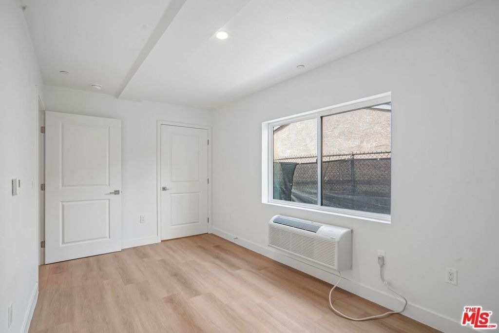 3221 W 71st Street - Photo 10