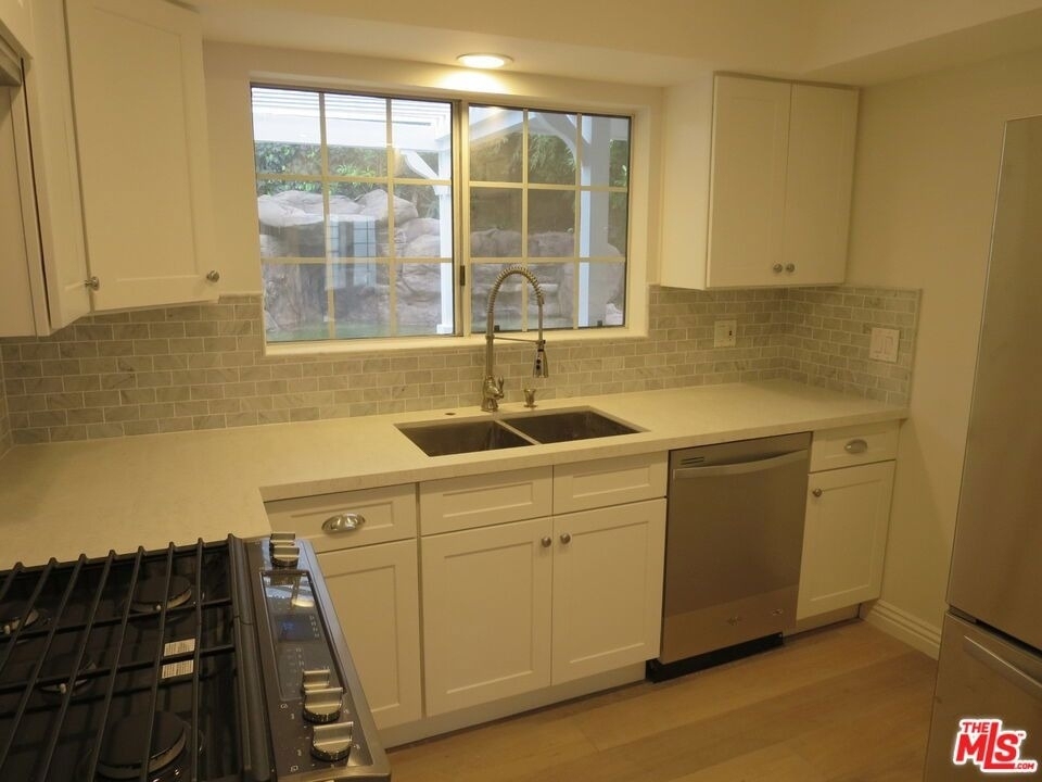 18232 Rosita Street - Photo 7