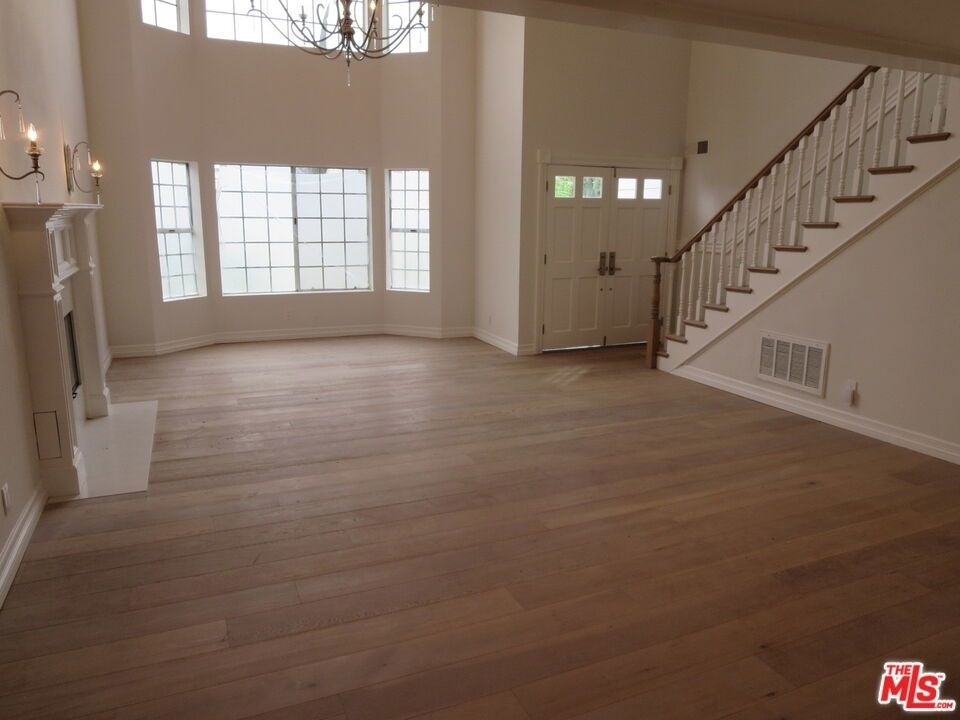 18232 Rosita Street - Photo 4